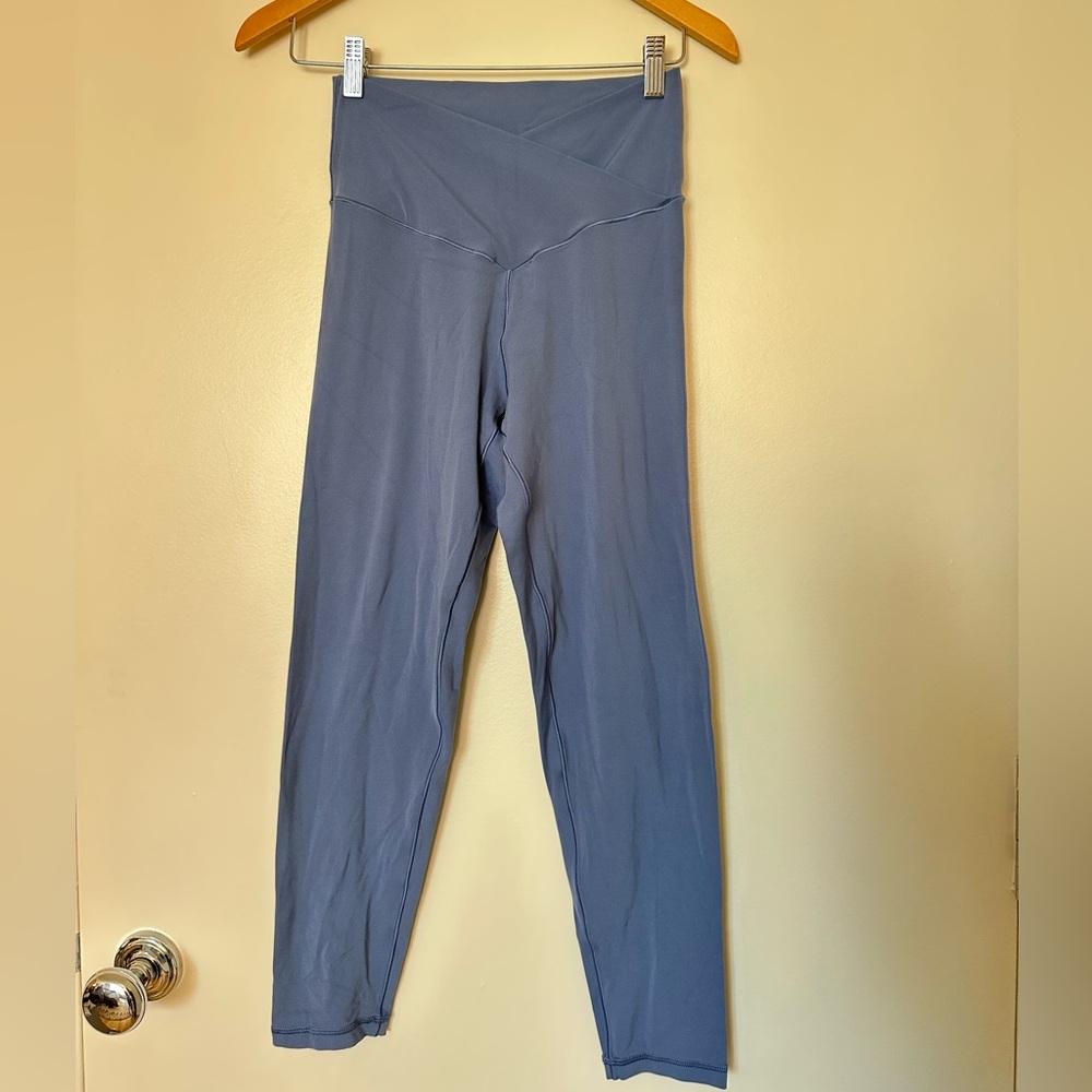 Periwinkle cross-waist ankle athletic leggings